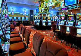 Layout meja Blackjack dengan dealer dan posisi pemain di bostoto4d